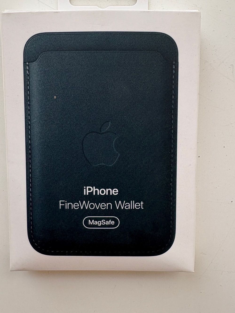 Apple FineWoven MagSafe Wallet - dark green
